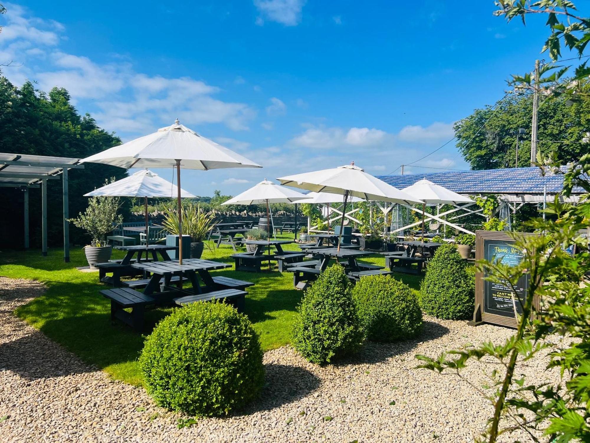 ホテル The Ragged Cot Minchinhampton エクステリア 写真