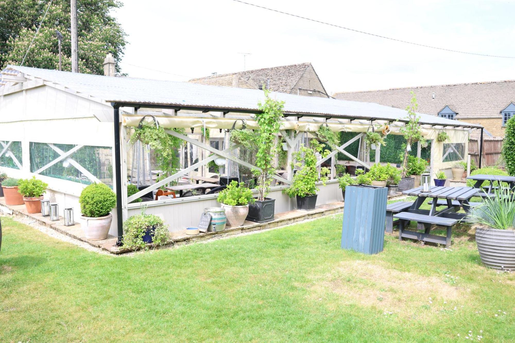 ホテル The Ragged Cot Minchinhampton エクステリア 写真