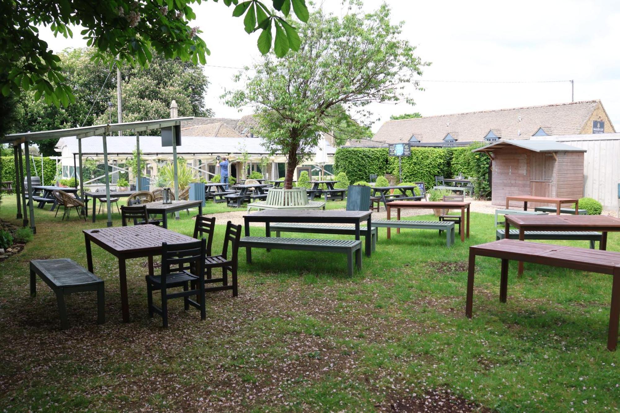 ホテル The Ragged Cot Minchinhampton エクステリア 写真